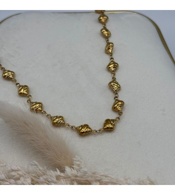 Gargantilha de conchas